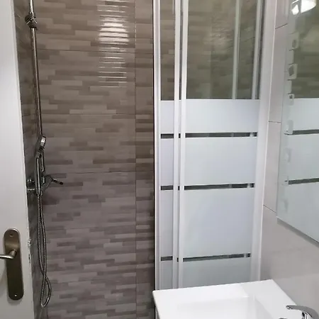 Avec Piscine Proche De La *